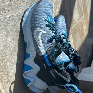 Basketball shoes, Giannis Antetokounmpo size 4.5